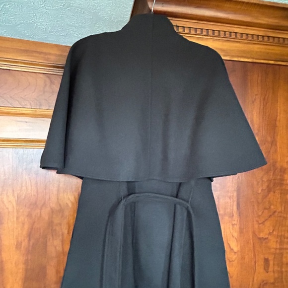 Black Tahari Coat, Size Medium, Medium Weight, Modern With Belt, Very Cute - Picture 9 of 9